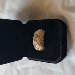 New Gold ring with rhinestones size 6